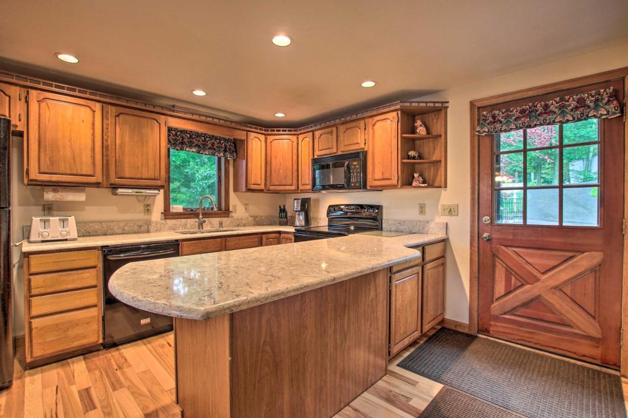 Waterfront New England House On Wickaboag Lake! West Brookfield Bagian luar foto