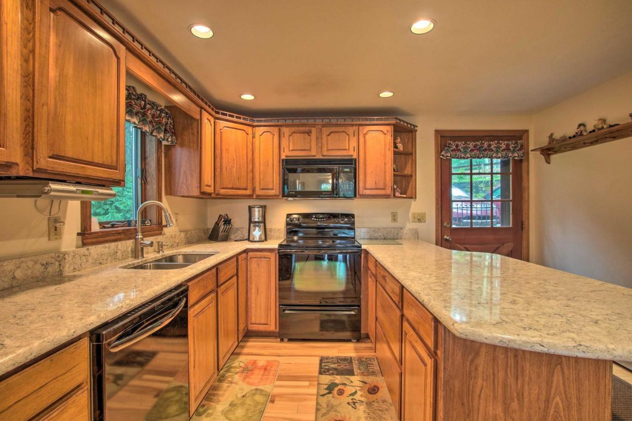 Waterfront New England House On Wickaboag Lake! West Brookfield Bagian luar foto