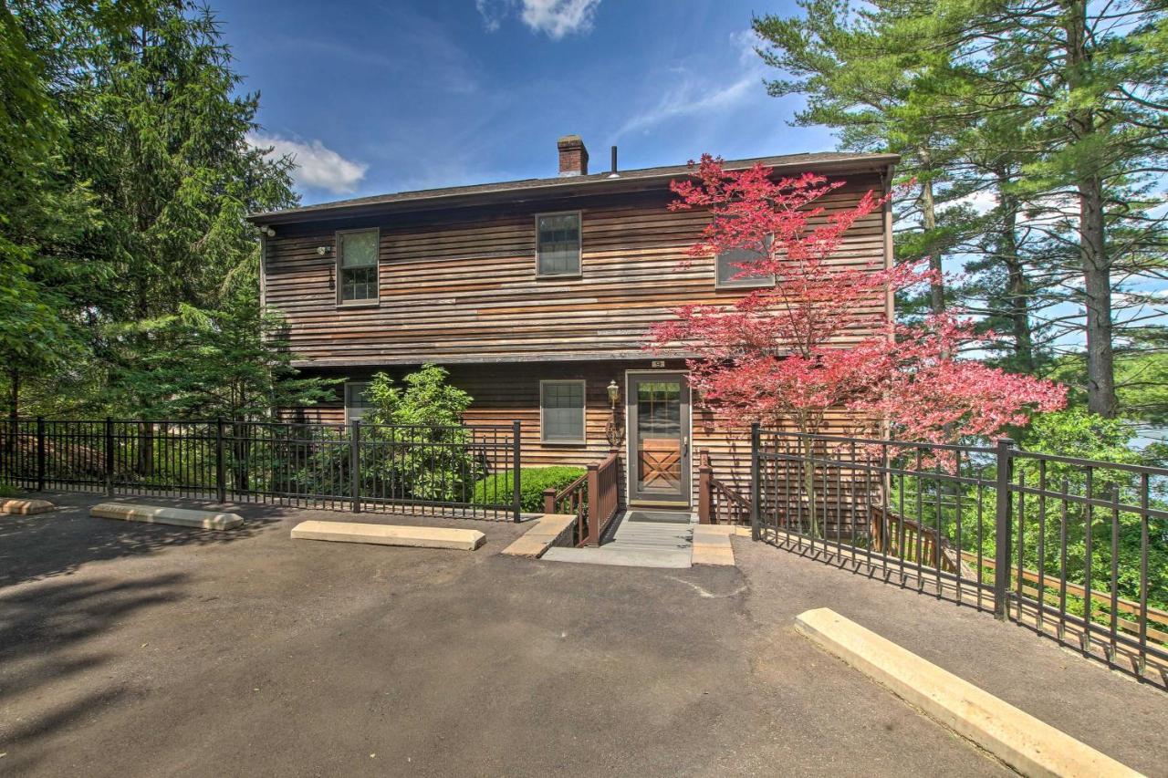 Waterfront New England House On Wickaboag Lake! West Brookfield Bagian luar foto